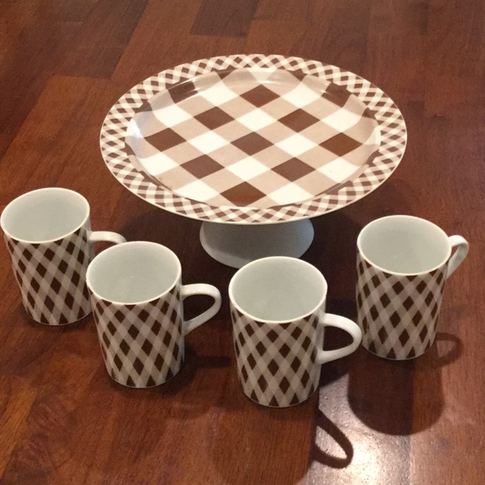 Cake stand with 4 matching coffee cups